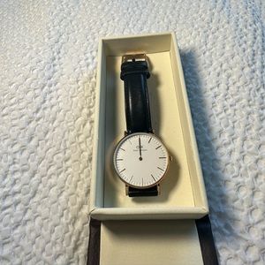 Daniel Wellington classic gold watch